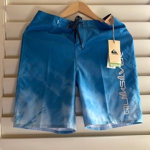Quicksilver SurfSilk Scallop size 14 youth  Boardshorts